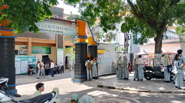 Siswa SMAN 9 Mataram Mengaku Ada Kewajiban Membayar SPP Setiap Bulan