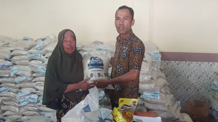 Bantuan Pangan Tepat Sasaran, Ribuan Warga Taman Ayu Terbantu