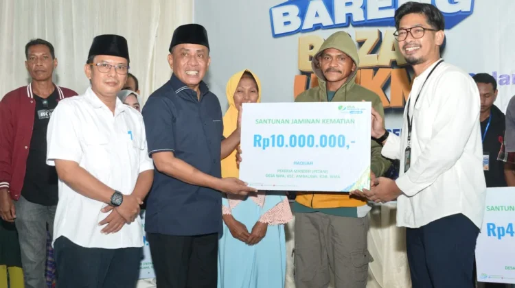 Bupati Bima Serahkan Bantuan di Selasa Menyapa di Ambalawi