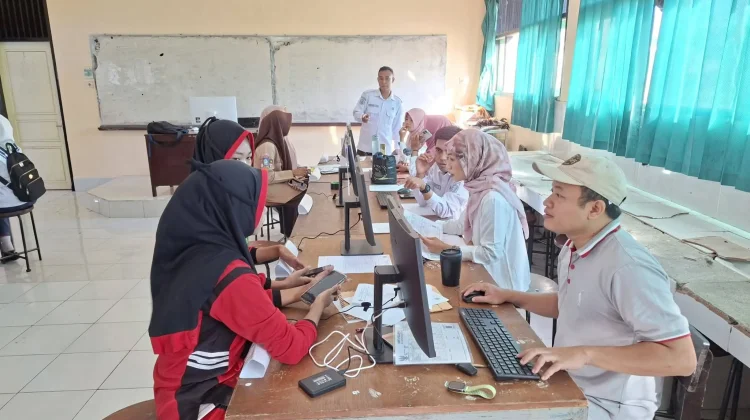 Antusiasme Masyarakat Ikuti SPMB SMA/SMK di Lombok Timur Tinggi