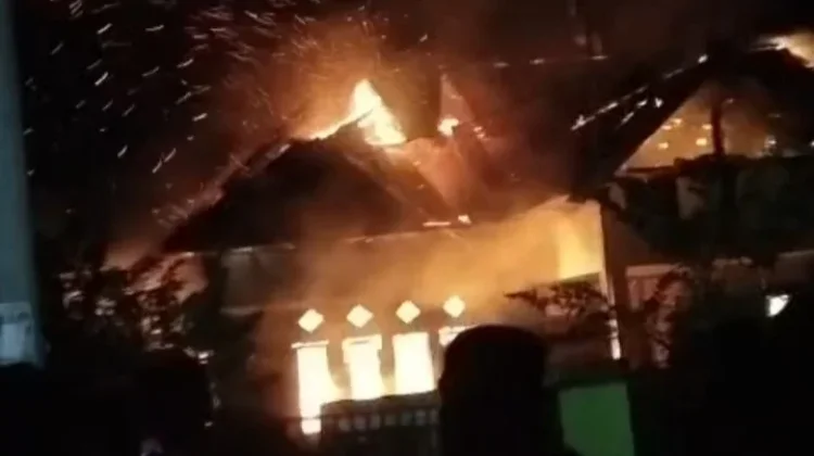 Kantor desa Terbakar, Diduga Api Muncul dari Ruang Kades