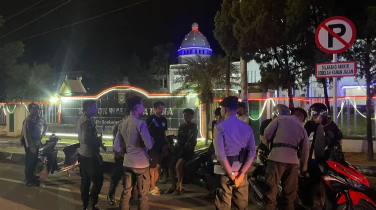 Polres Bima Kota Bubarkan Aksi Balap Liar di Depan Kantor Wali