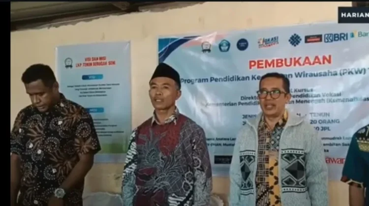 LPPK Berugak Seni Gelar Pelatihan Tenun bagi Generasi Muda Lombok Tengah