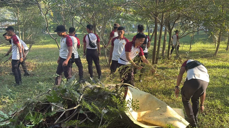 Polisi Ajak Masyarakat Peduli Kebersihan Lingkungan