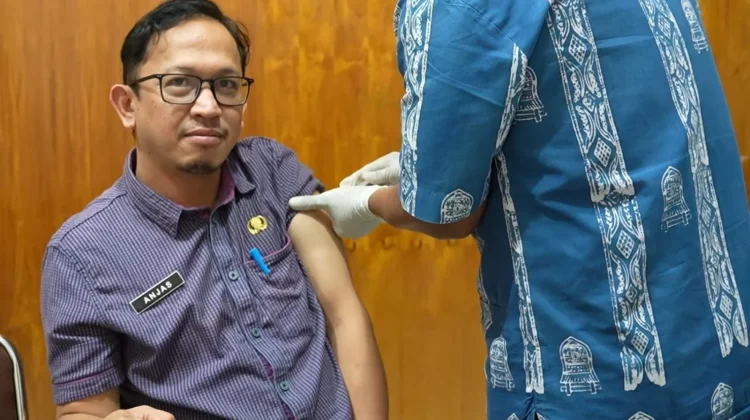 RSUD Soedjono Selong Laksanakan Vaksinasi MR bagi Karyawan