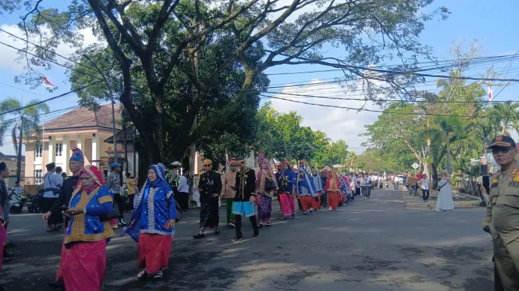 Pawai Ta’aruf MTQ XXXI NTB Meriahkan Kota Praya