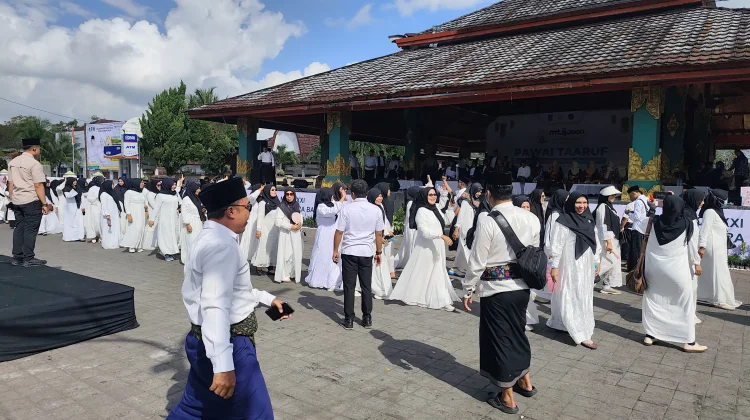 Ratusan Peserta Meriahkan Pawai Ta'aruf MTQ XXXI NTB di Lombok Tengah