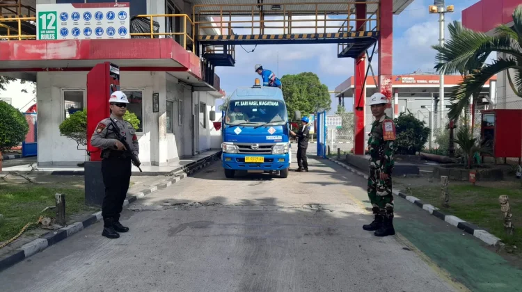 Polri-TNI Perkuat Pengamanan  Jaga Distribusi BBM Tetap Aman dan Lancar