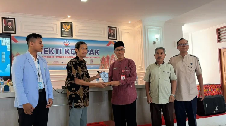 Empat Bulan Menimba Ilmu, 11 Mahasiswa PLP UNDIKMA Resmi Tinggalkan SMKN 3 Mataram