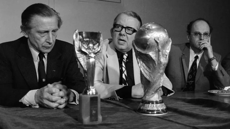 Mengapa FIFA Mengganti Desain Trofi Piala Dunia?
