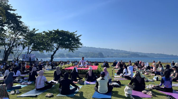 Merumatta Perkuat Lombok Sebagai Destinasi Wellness Yoga Bersama Anjasmara