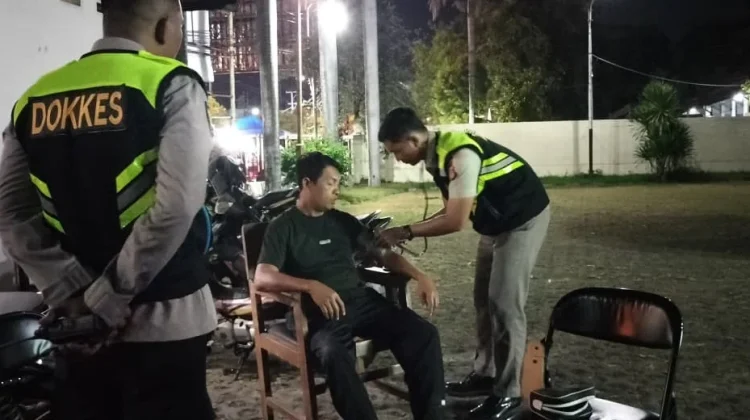Patroli Presisi Polda NTB: Jaga Kamtibmas Sekaligus Periksa Kesehatan Warga