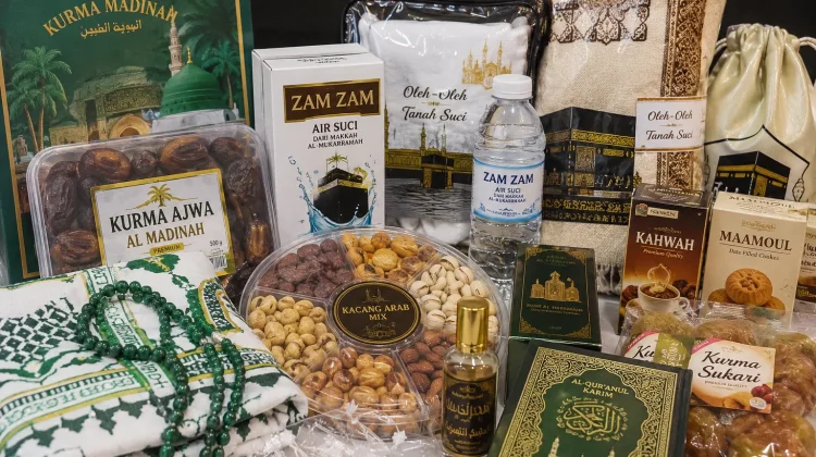 Intip Oleh-Oleh Khas Jemaah Indonesia Pulang dari Tanah Suci