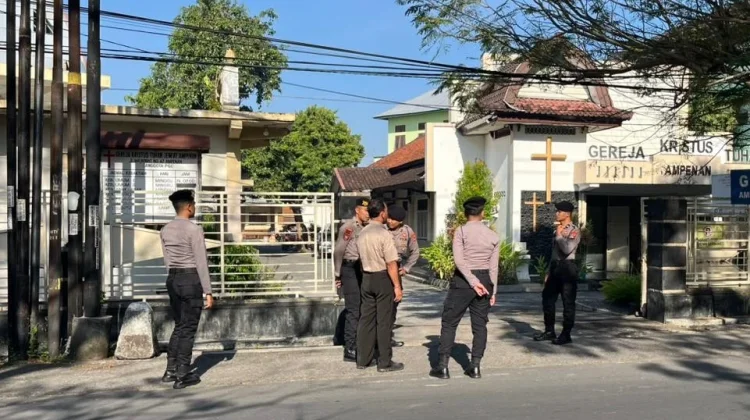 Polda NTB Amankan Ibadah Minggu,Wujudkan Rasa Aman bagi Umat Kristiani