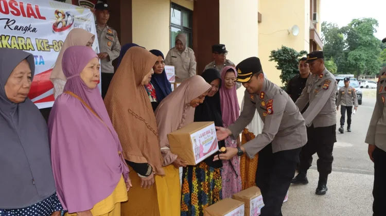 Sambut HUT Bhayangkara ke-80, Polres Bima Kota Salurkan 1.000 Paket Sembako
