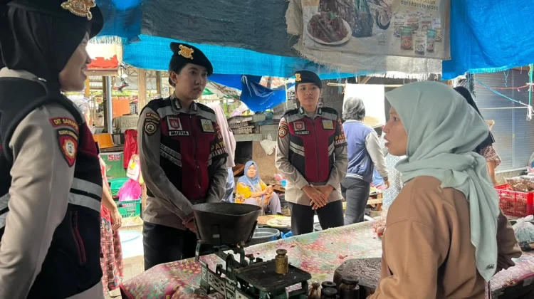 Menjaga Denyut Pasar Bertais, saat Polisi Hadir di tengah Hiruk Pikuk Perdagangan