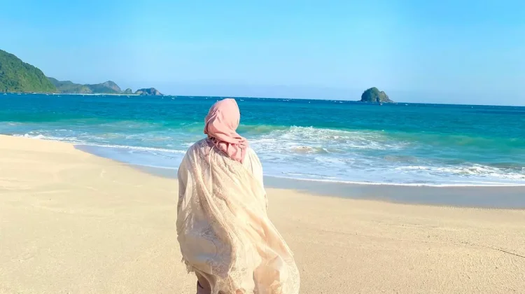Menikmati Sensasi Pantai Pribadi di Pantai Tomang-Omang Lombok Tengah