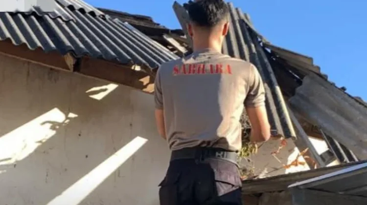 Bedah Rumah Dinas Digelar Polres Lombok Timur, Sambut Hari Bhayangkara Ke-80