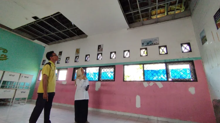 Kondisi SMKN 1 Gerung Memprihatinkan, Lima Kelas Terancam Ambruk