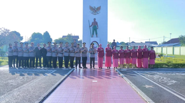 Hari Bhayangkara ke-80: Kapolda NTB Pimpin Ziarah di TMP Majeluk