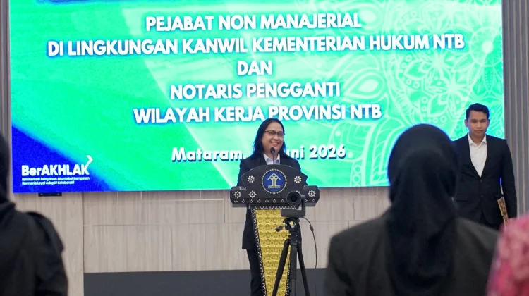 Lantik Pejabat Nonmanajerial, Kakanwil Kemenkum NTB Tekankan Integritas ASN