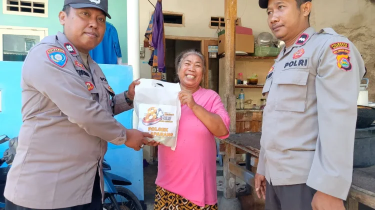Sambut Hari Bhayangkara ke-80, Polsek Selaparang Salurkan Bantuan Sosial