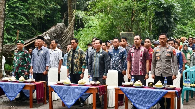 Selamatan Reban Beleong, Bupati Serahkan Bantuan Pertanian