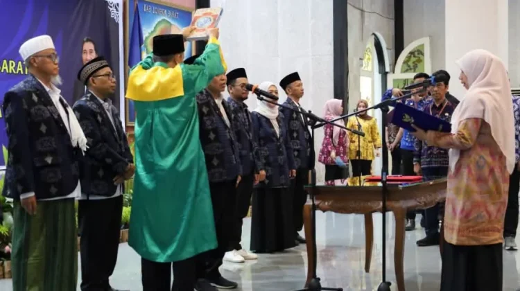 Nurul Adha Lantik Dewan Pendidikan Tegaskan Integritas Dana BOSP Lobar