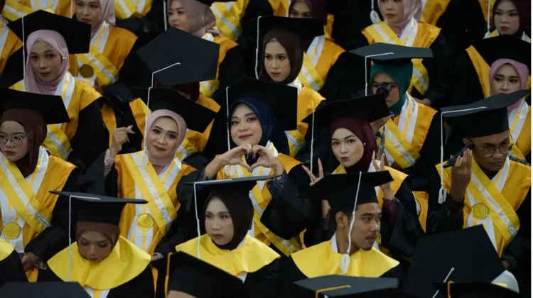 Unram Wisuda 1.390 Mahasiswa Siap Pengabdian Masyarakat