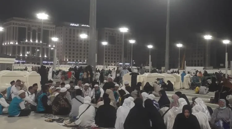 Sholat Arbain 40 Waktu, Hukum Sunnah, Terasa Rukun dan Wajib Haji