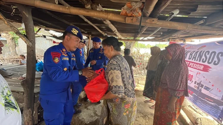 Ditpolairud Polda NTB Salurkan 100 Paket Sembako dan Kursi Roda untuk Warga