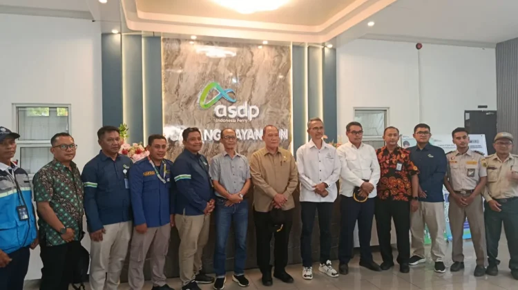 Komisi VII DPR RI Tinjau Pelabuhan Kayangan, Dorong Peningkatan Pelayanan