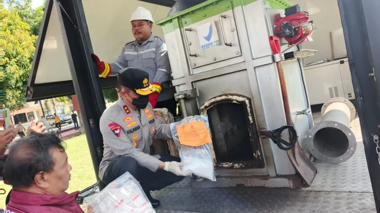 Polda NTB Musnahkan 2,4 Kilogram Sabu dan Ribuan Botol Miras Ilegal