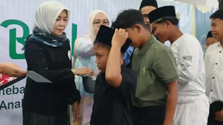 TP PKK dan LKKS Lombok Timur Santuni 600 Anak Yatim