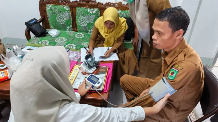 Pemdes Bentek Gandeng Puskesmas Gangga Tingkatkan Kesehatan Aparatur Desa