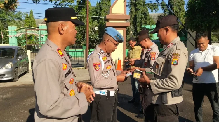Enam Personel  Polsek Rasanae Barat  Diberi Teguran
