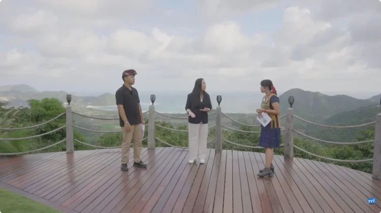 Menikmati Panorama Selong Belanak dari Atas Perbukitan