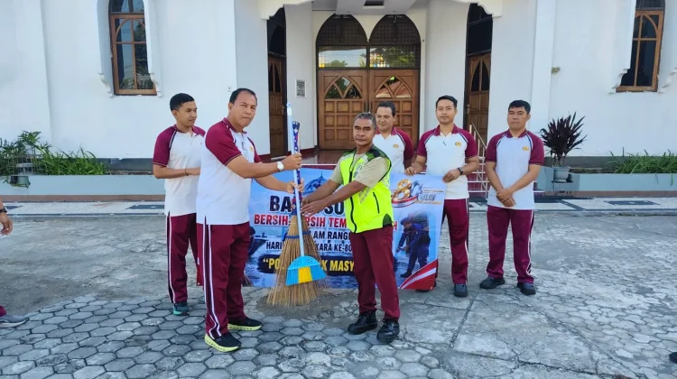Hari Bhayangkara ke 80, Ditpolairud Polda NTB Gelar Bersih-Bersih Tempat Ibadah