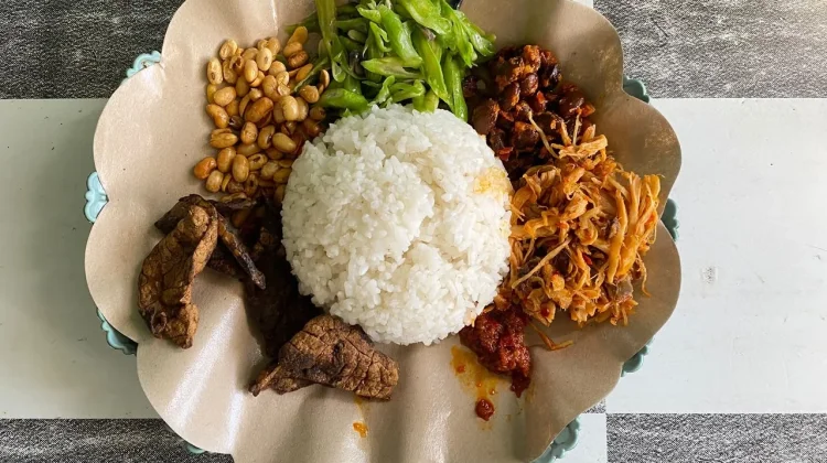 Nasi Bokah, Kuliner Sederhana Khas Lombok yang Murah Meriah