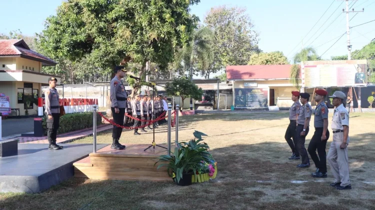 42 Personel Polres Bima Naik Pangkat, Kapolres Ingatkan Tingkatkan Pengabdian