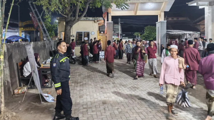 Polsek Mataram Kawal Pengajian Majelis Badruttaman di Ponpes Darul Falah
