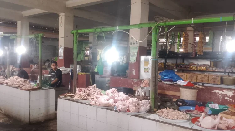 Pedagang Ayam Akui Pesanan Dapur MBG Menurun Selama Libur Sekolah
