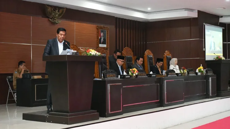 Bupati Lotim Sampaikan Raperda Pertanggungjawaban APBD 2025