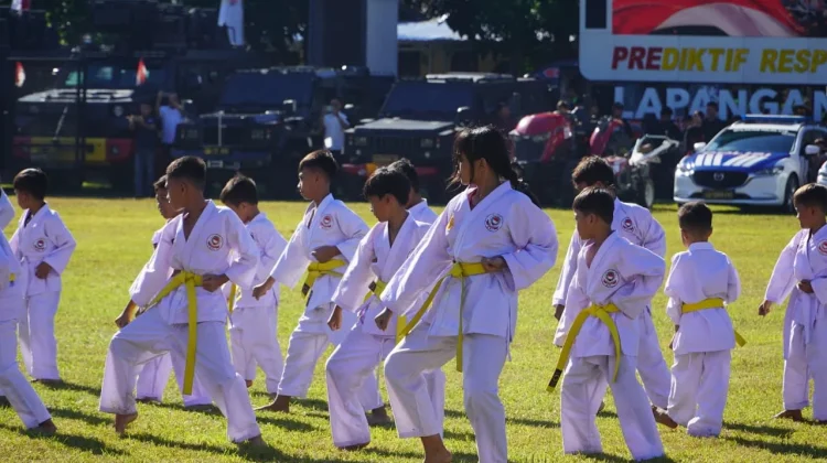 Karate Dojo Ditpolairud Polda NTB Meriahkan Perayaan HUT Polri Ke-80