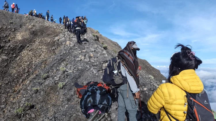 BTNGR Izinkan Tektok Rinjani, Ini Syarat yang Wajib Dipenuhi