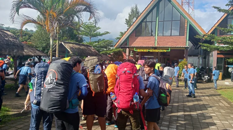 Pendaki Tektok ke Gunung Rinjani Mulai Ramai Awal Juli