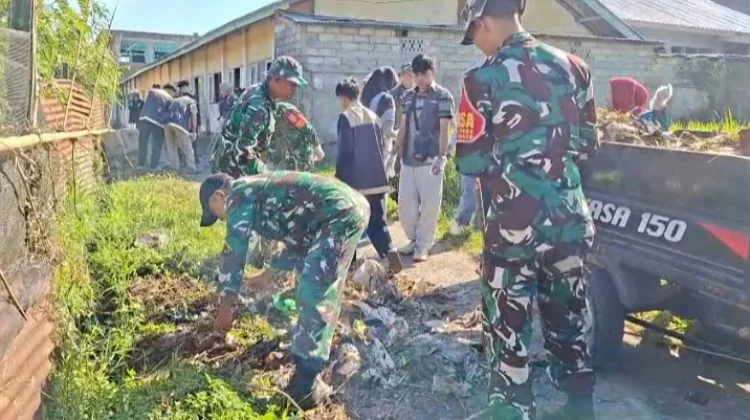 Wujudkan Desa Wisata Bersih, TNI dan Warga Gotong Royong Bersihkan Bilebante