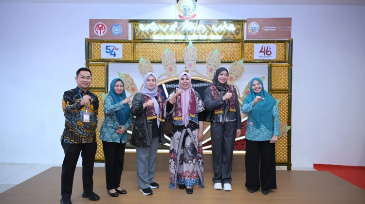 Dekranasda Bima Promosikan Tenun Lokal pada HUT Dekranas Nasional