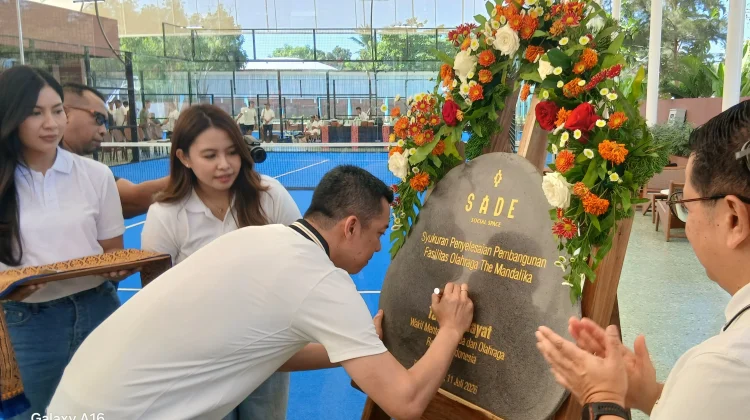 Wamenpora Resmikan Lapangan Padel dan Basket di Mandalika