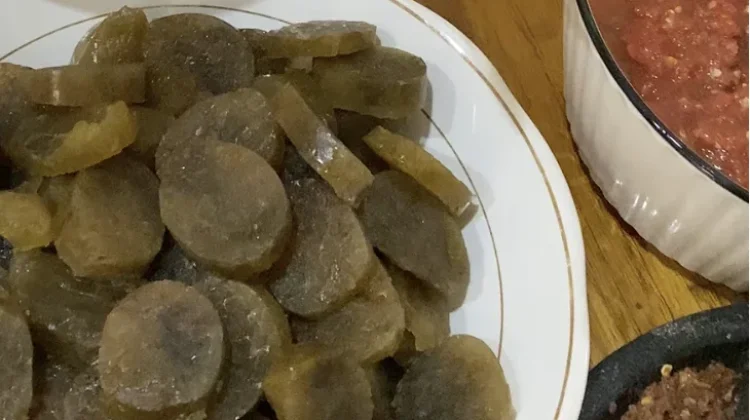 Pencok Geranggang, Kuliner Tradisional Berbahan Rumput Laut yang Nikmat dan Sehat